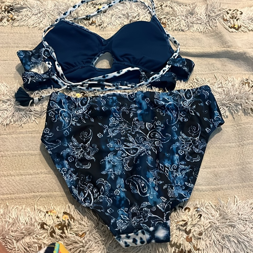Jessica Simpson bikini - Picture 2 of 3